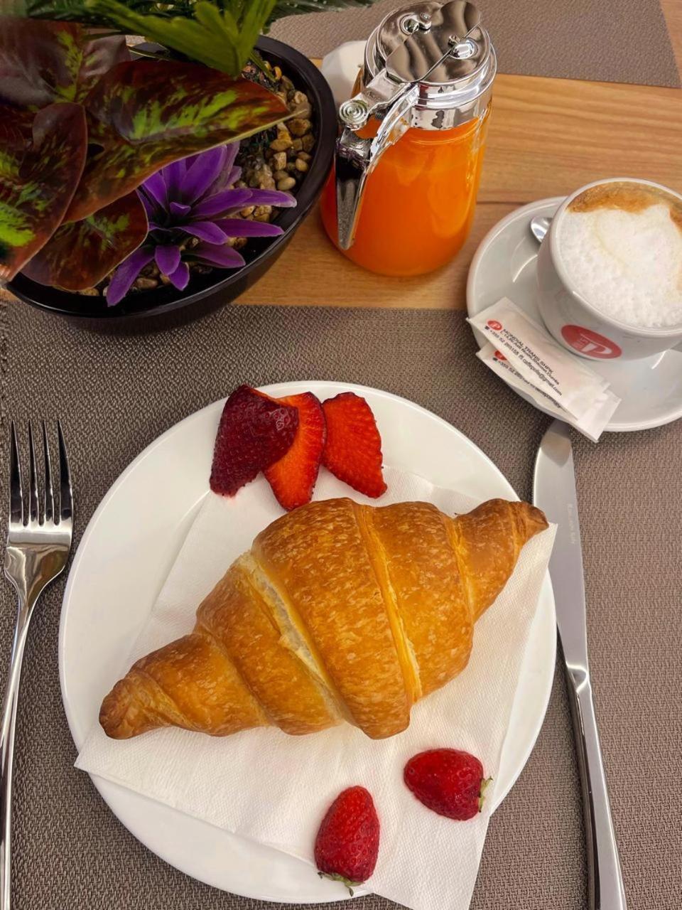 Reign Hotel Vore Ngoại thất bức ảnh